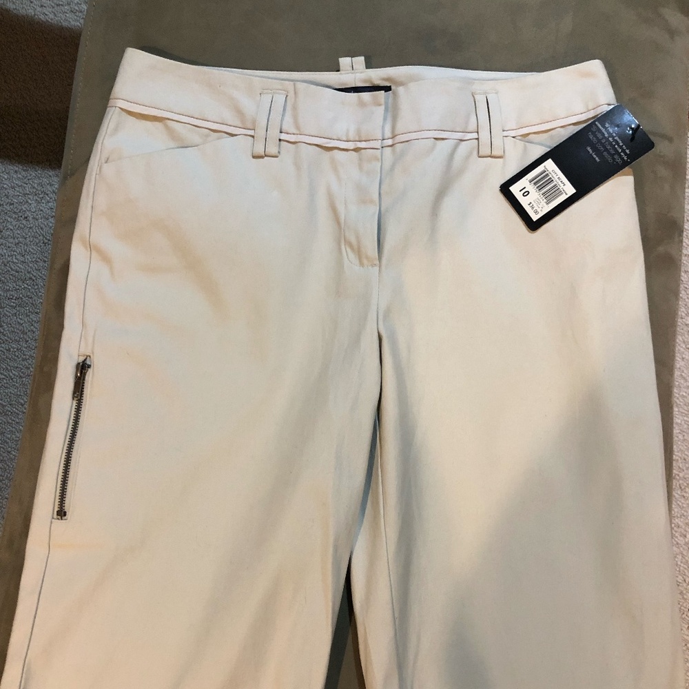 Daisy Fuentes Khaki shorts